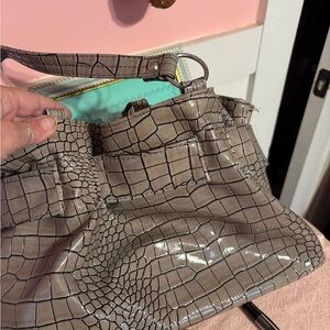 Elegant Crocodile-Embossed Tan Handbag